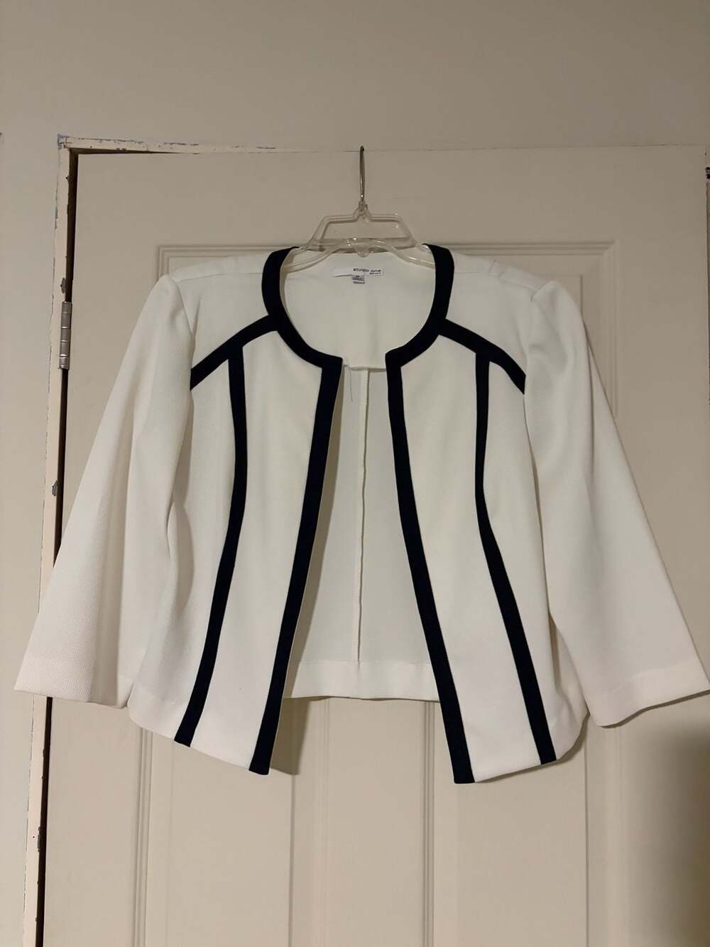 Studio One Open Front Blazer Size 10 White Black Contrast Trim